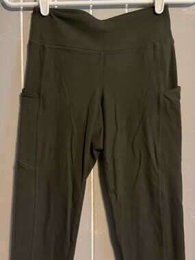 Rae Mode Women's Capri Leggings With Pockets Olive Green Small New w/out Tags